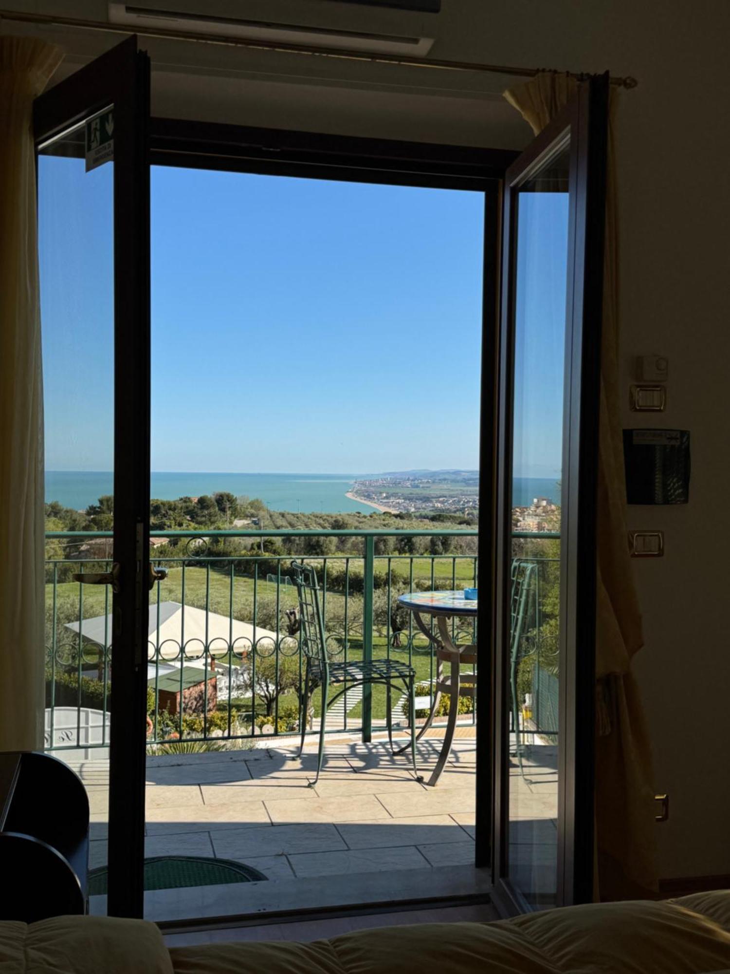 Le Cave Hotel Sirolo